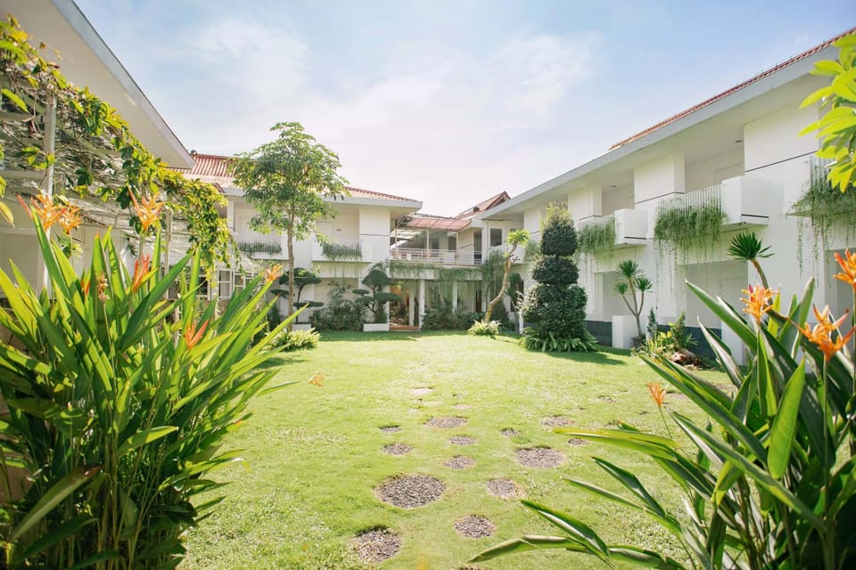 Property building, Day, Garden, Garden view
