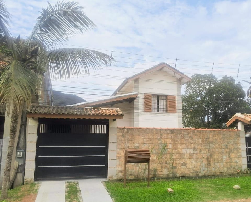 Casa Sapê com Piscina — 3 Quartos, 10 Pessoas, 2 Quadras do Mar House in State of São Paulo
