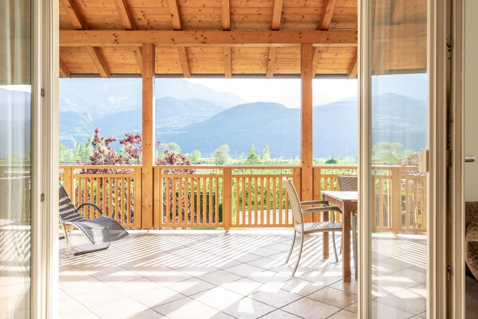 Garden, Balcony/Terrace, Decorative detail, Dining area, Garden view, Mountain view, Pool view