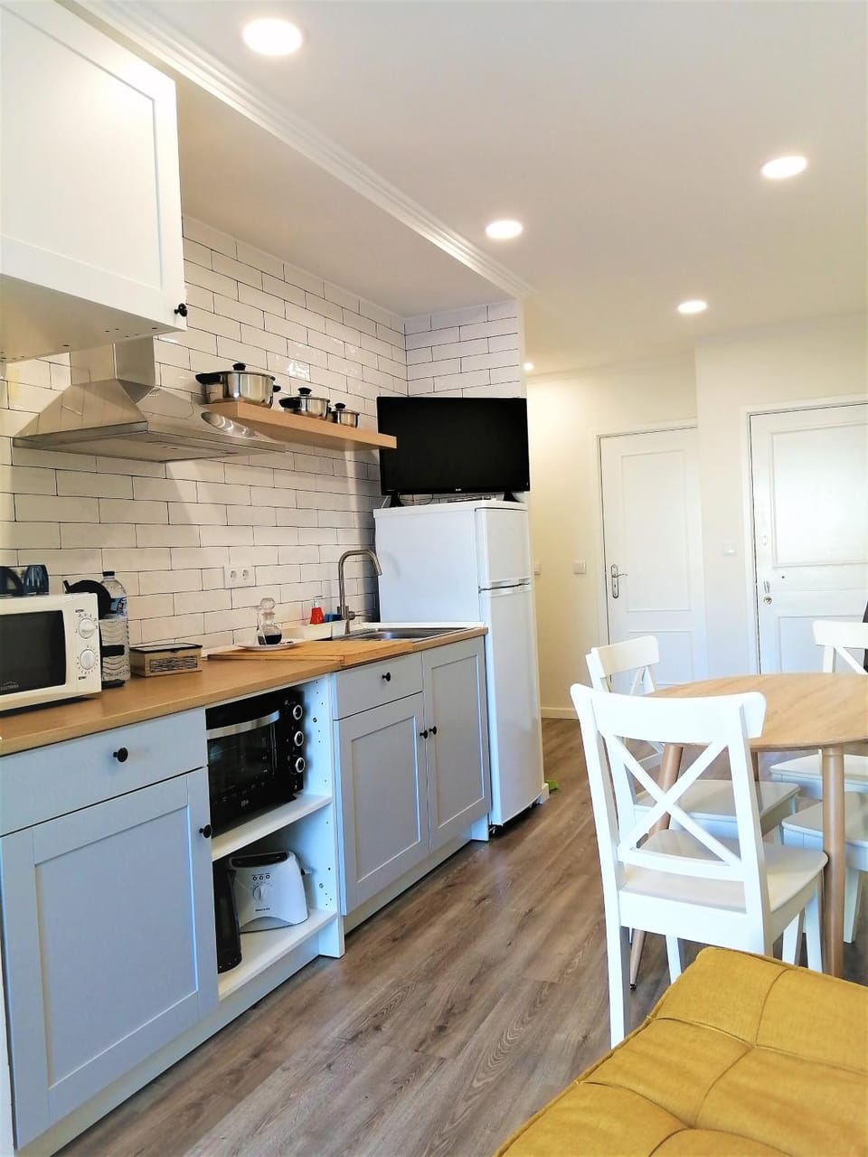 Communal lounge/ TV room, TV and multimedia, Coffee/tea facilities, Kitchen or kitchenette, Dining area, minibar, pet friendly, stove, toaster, air conditioner