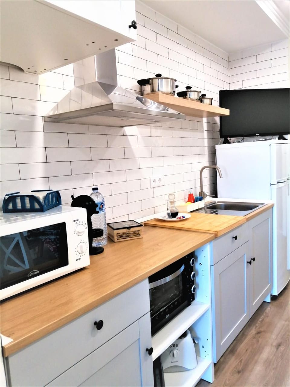 TV and multimedia, Coffee/tea facilities, Kitchen or kitchenette, minibar, pet friendly, stove, toaster