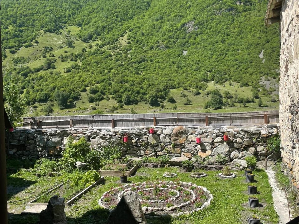 Jimsher Naveriani Guesthouse Bed and Breakfast in Georgia