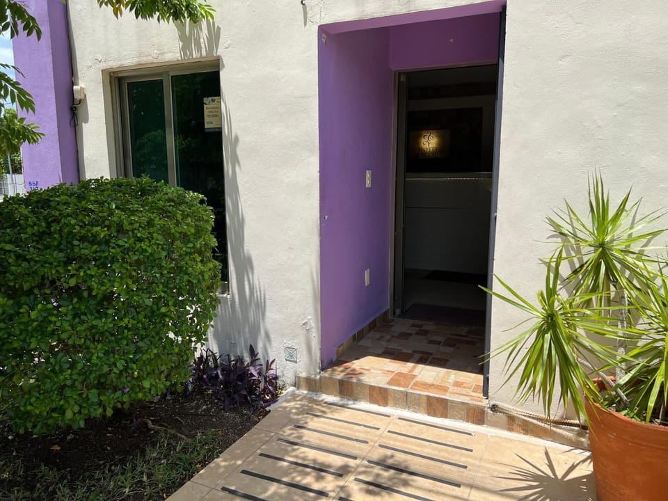 Facade/entrance