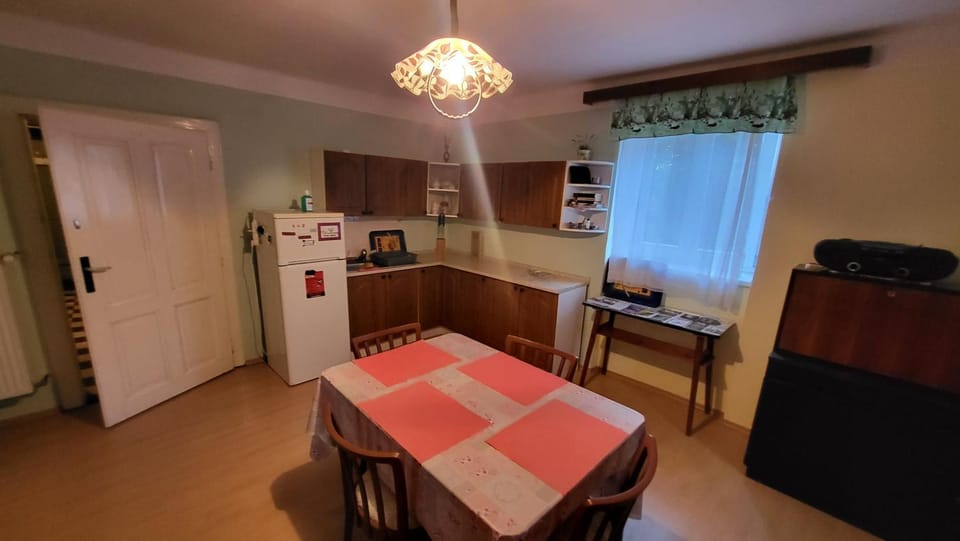 Quiet and spacious apartment with free parking and garden just a few minutes walk from the centre of Znojmo Apartment in South Moravian Region