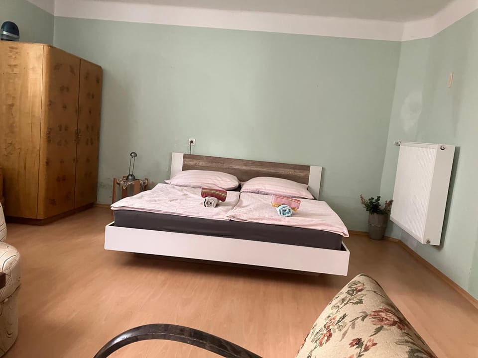 Photo of the whole room, Bedroom, towels