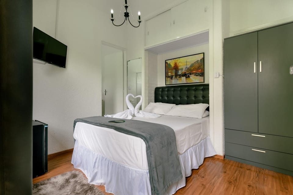 Bed, TV and multimedia, Photo of the whole room, minibar, towels, wardrobe