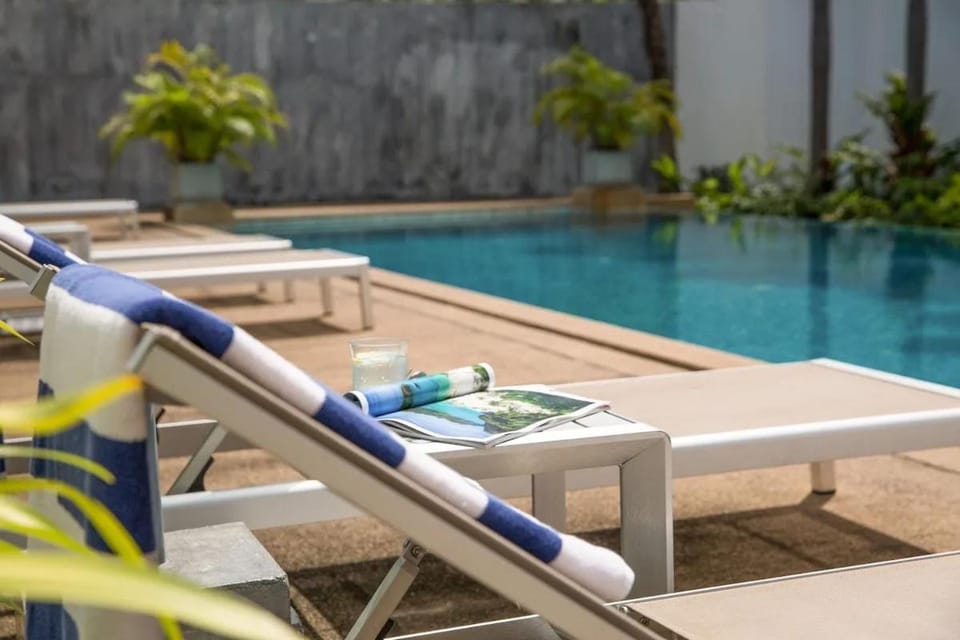 Swimming pool, sunbed
