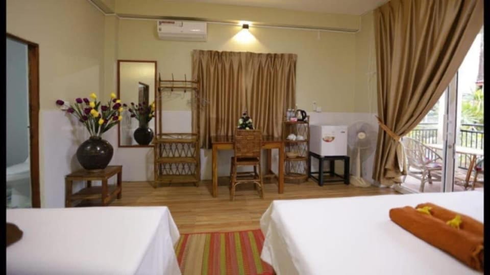 Living room, Dining area, Guests