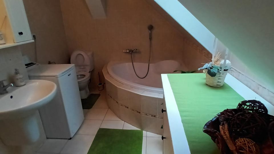 Toilet, Bathroom, Bath, towels