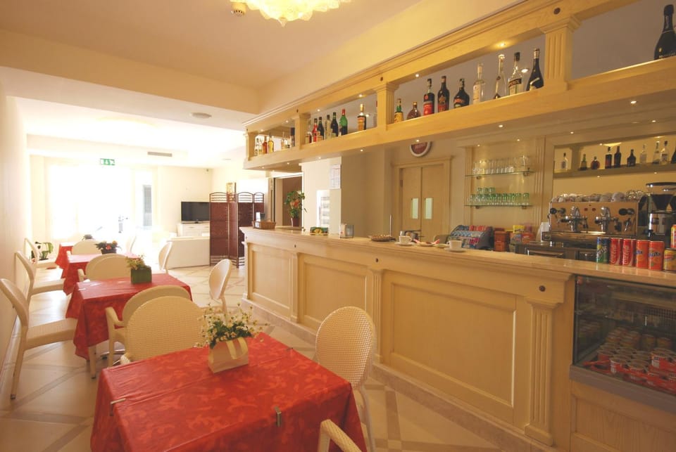 Patio, Food, Area and facilities, Drinks, Alcoholic drinks, Non alcoholic drinks