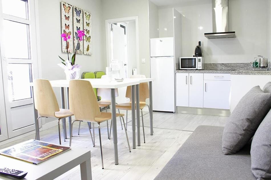 Kitchen or kitchenette, Seating area