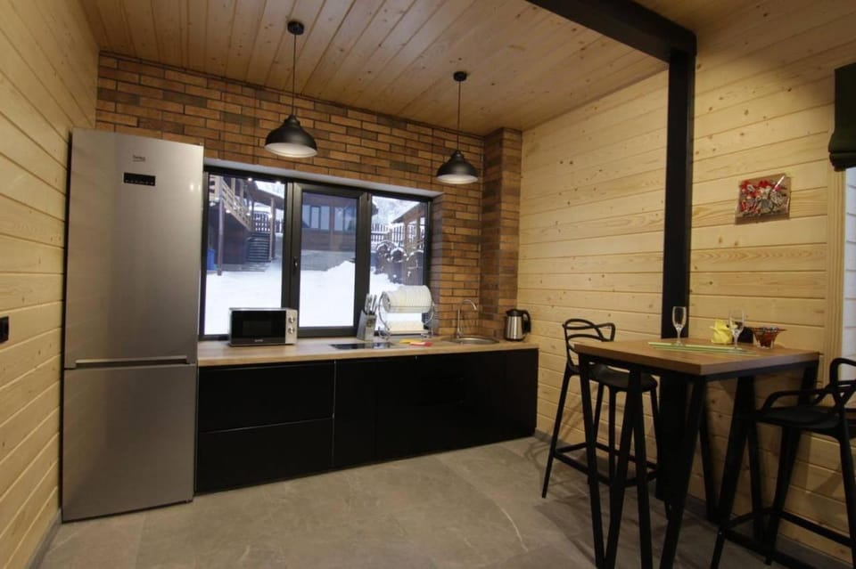 Kitchen or kitchenette, oven