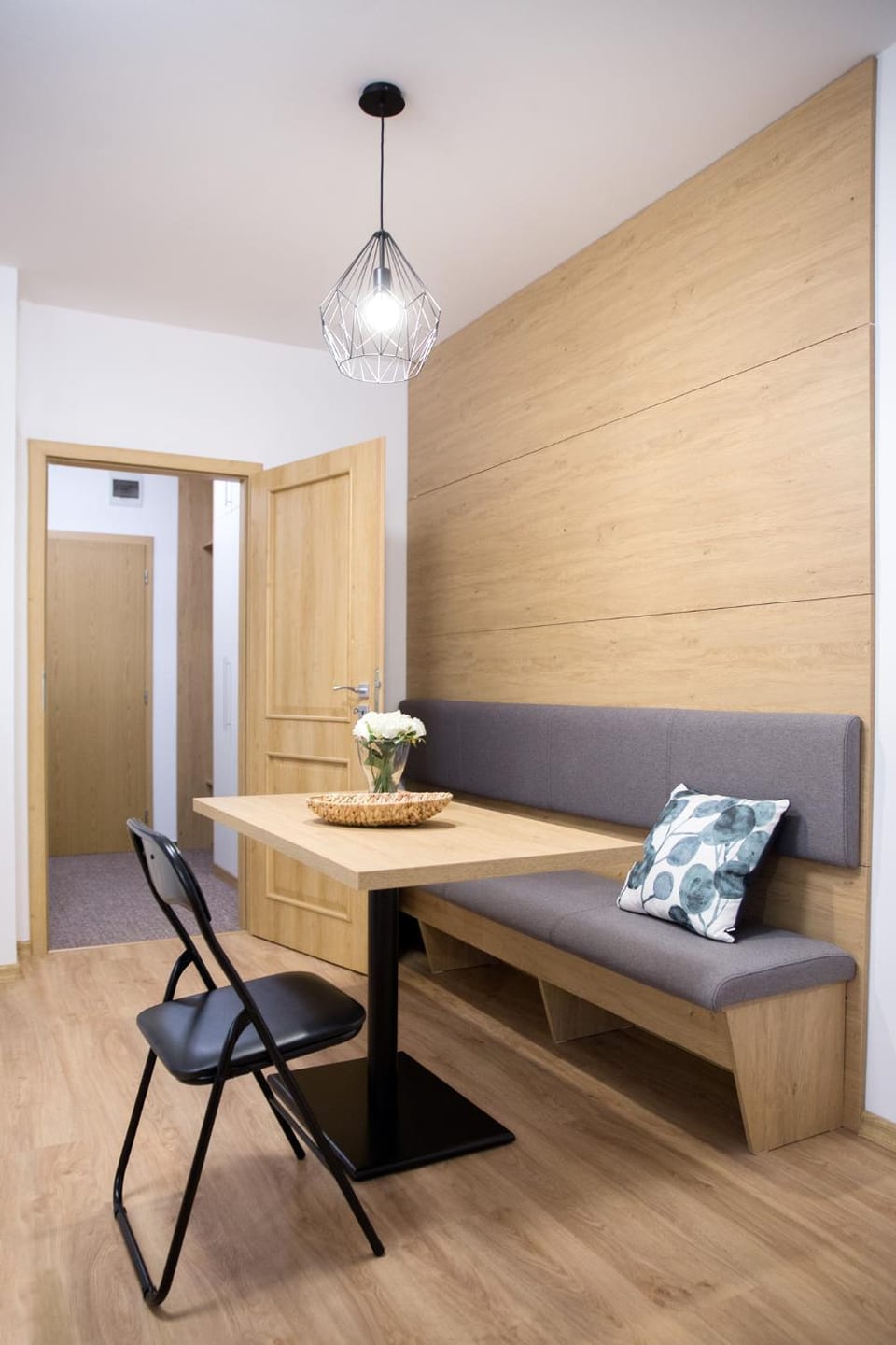 Photo of the whole room, Decorative detail, Dining area