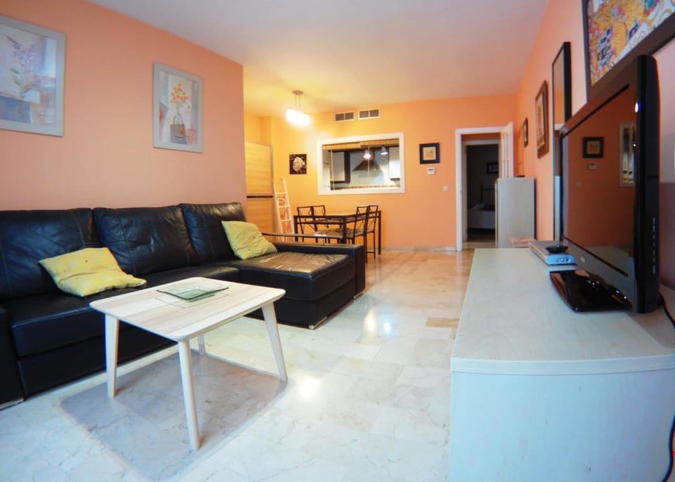Communal lounge/ TV room, TV and multimedia, Living room, Seating area, Dining area