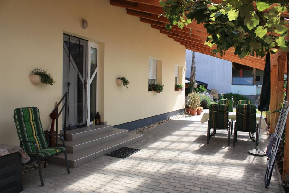 Patio, Facade/entrance