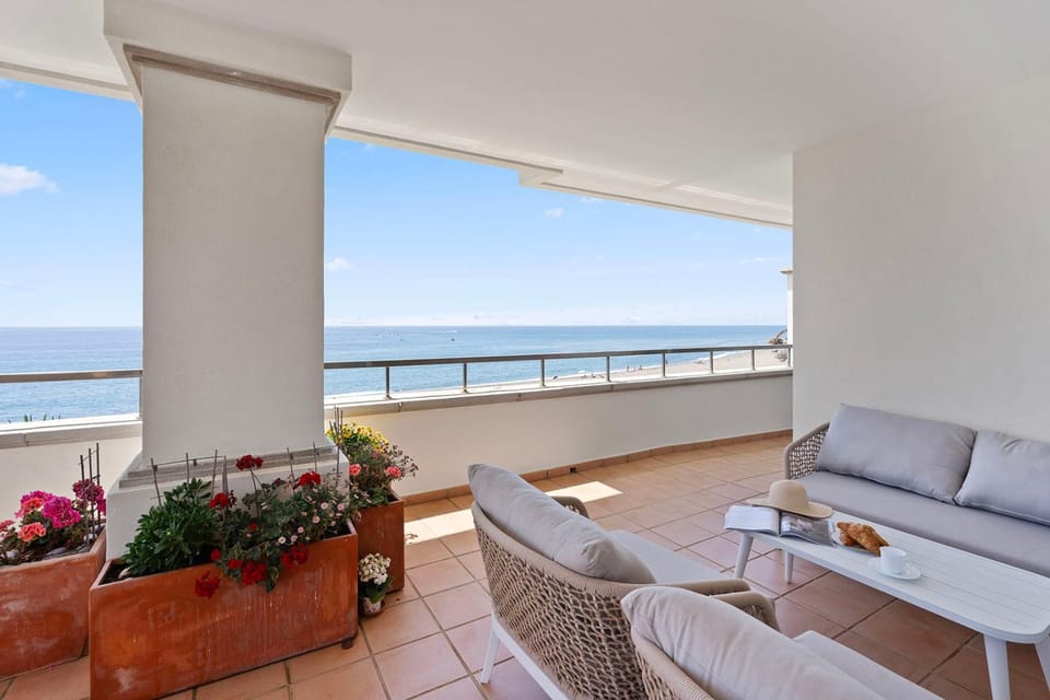 Front line beach luxury apartment in Heaven Beach Apartment in Costa del Sol