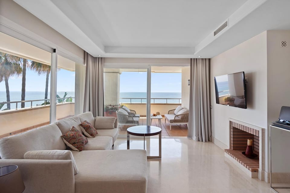 Front line beach luxury apartment in Heaven Beach Apartment in Costa del Sol