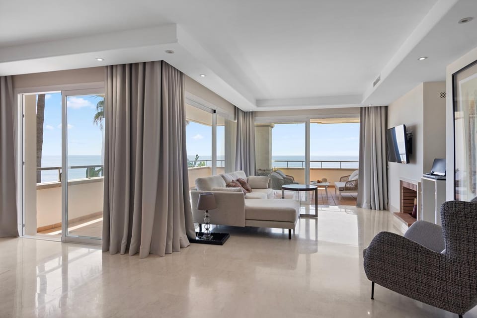Front line beach luxury apartment in Heaven Beach Apartment in Costa del Sol