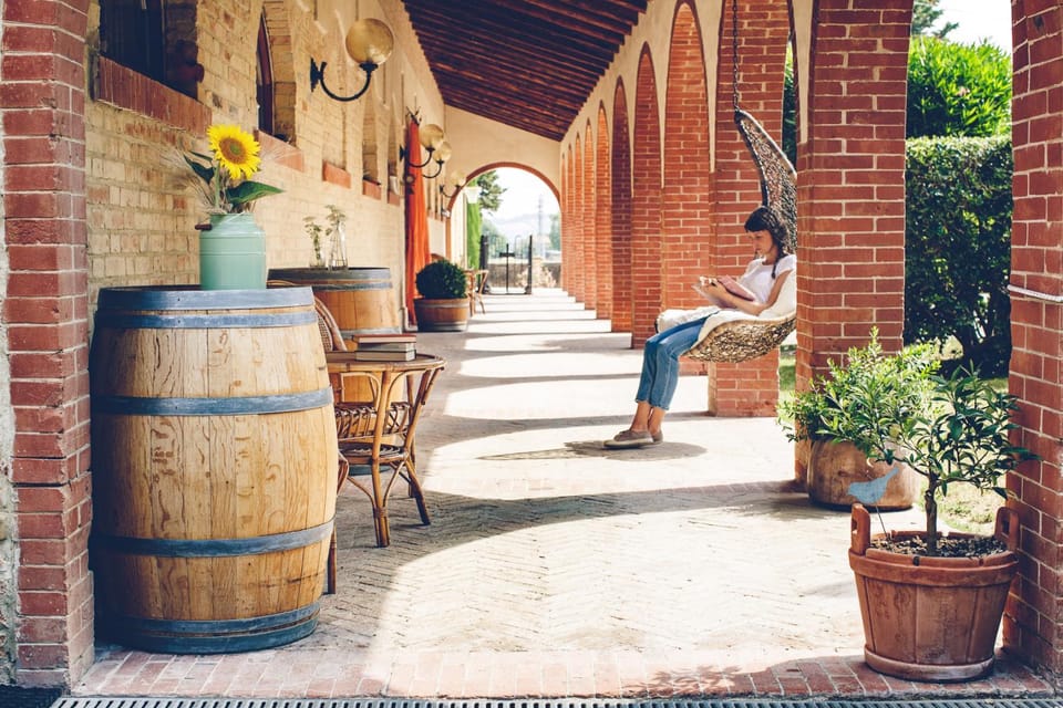 Patio, Facade/entrance
