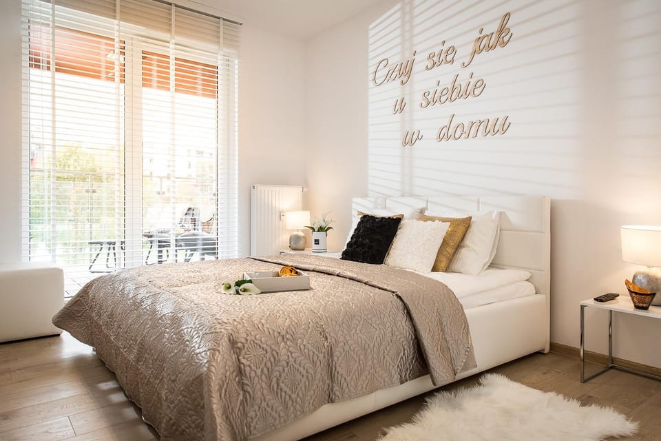 TV and multimedia, Balcony/Terrace, Seating area, Bedroom