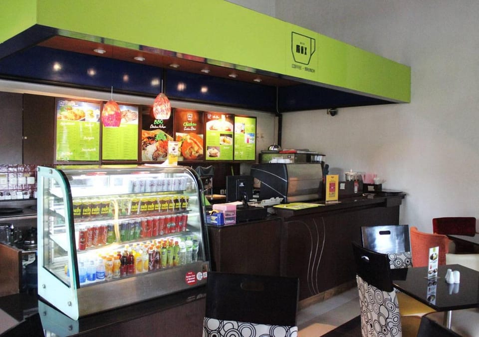 Restaurant/places to eat, Food, Non alcoholic drinks