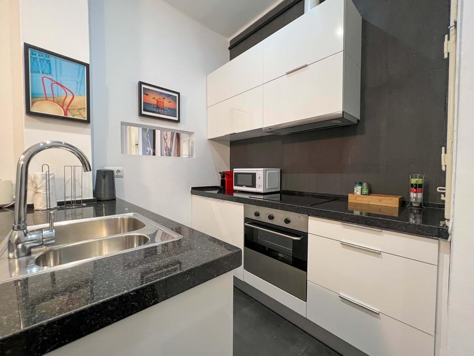 Kitchen or kitchenette, pet friendly, stove
