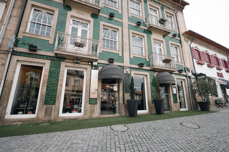 Property building, Facade/entrance, Location