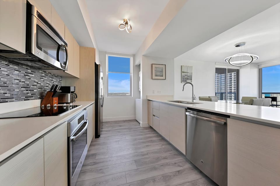 Three-Bedroom Beachwalk Resort Apartment Apartment in Hallandale Beach