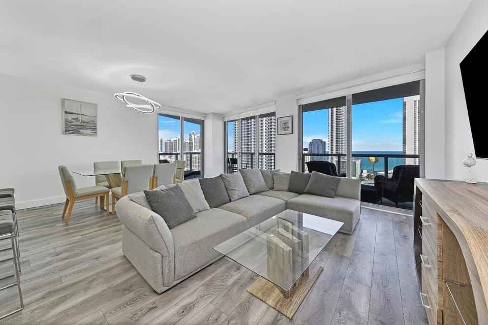 Three-Bedroom Beachwalk Resort Apartment Apartment in Hallandale Beach