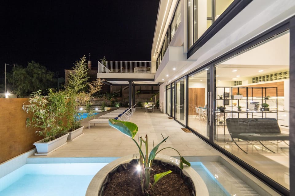 Property building, Swimming pool