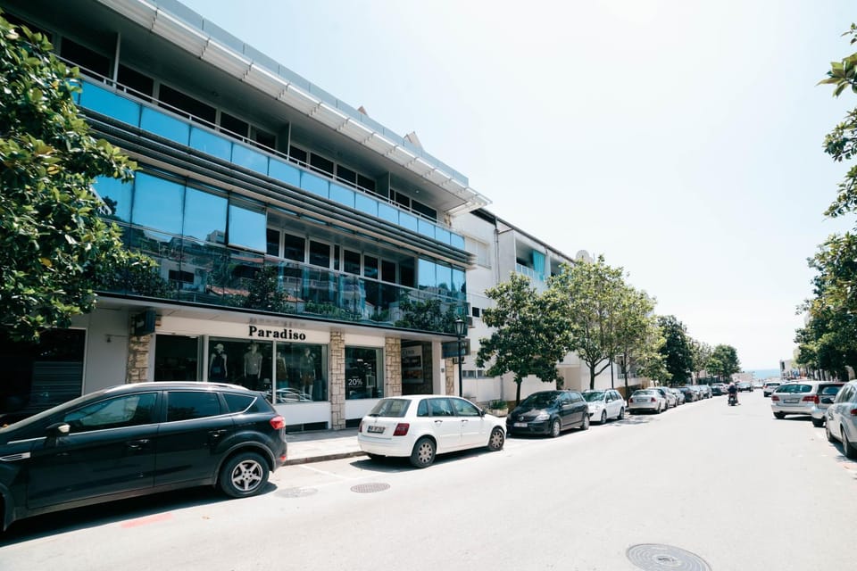 Day, Neighbourhood, Street view, Location, Parking