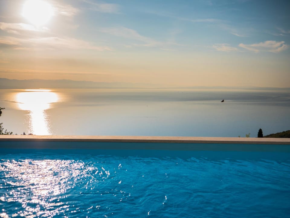 Natural landscape, Sea view, Swimming pool, Swimming pool, Sunrise