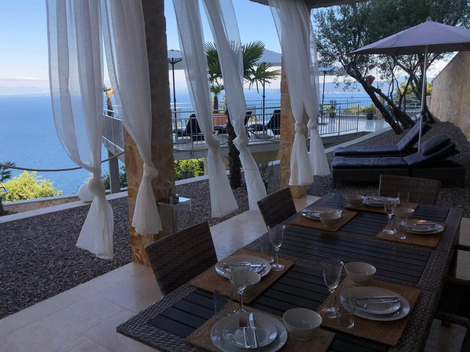 Patio, BBQ facilities, Balcony/Terrace, Sea view