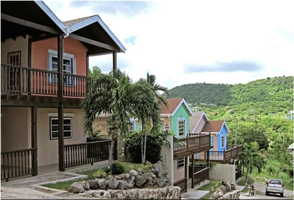 Property building, Neighbourhood, Natural landscape, Mountain view, Street view