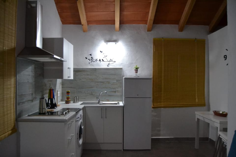 Kitchen or kitchenette, Decorative detail, Dining area