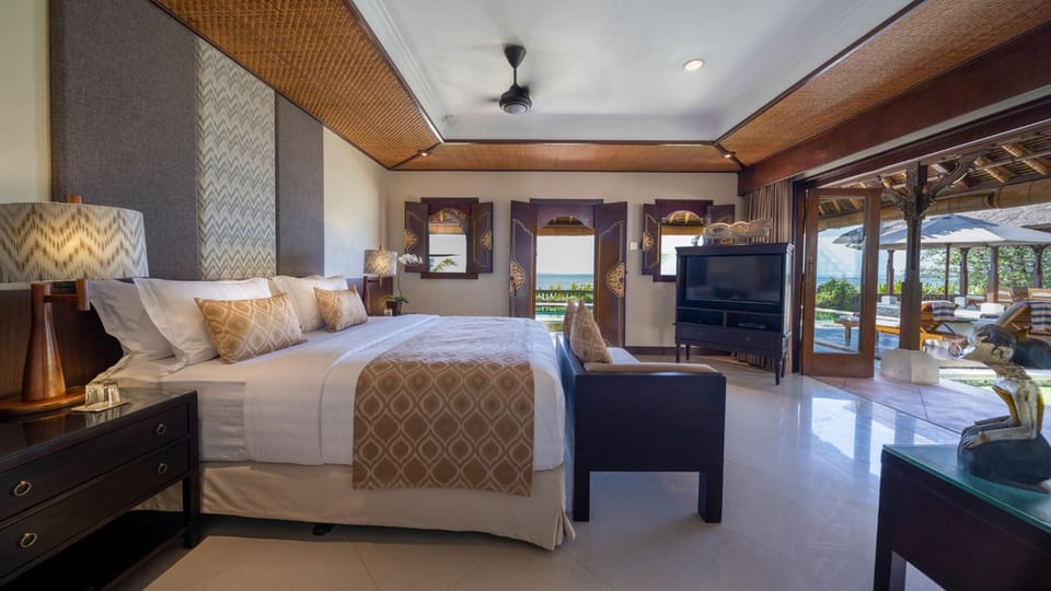 Photo of the whole room, Seating area, Bedroom
