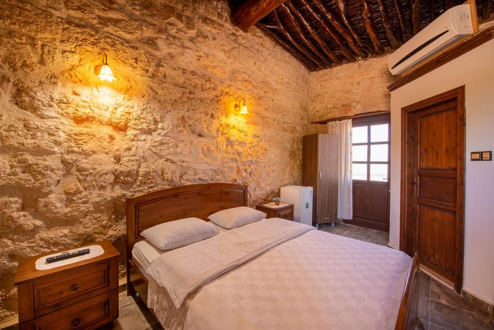 Bed, Photo of the whole room, Bedroom, air conditioner