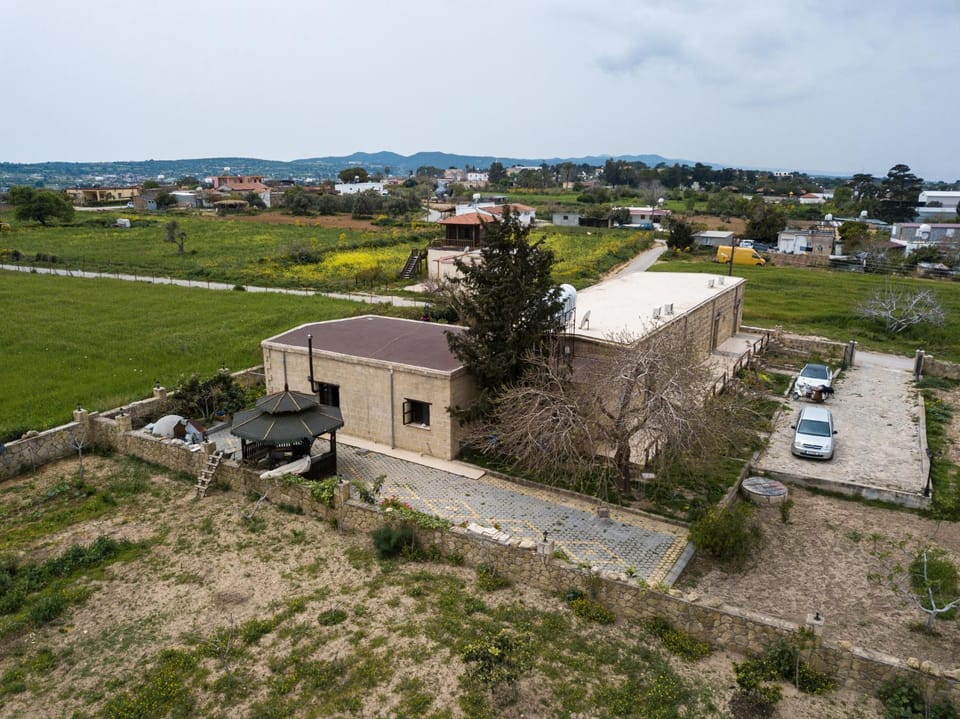 Property building, Day, Neighbourhood, Natural landscape, Bird's eye view, Sea view, Street view, Parking