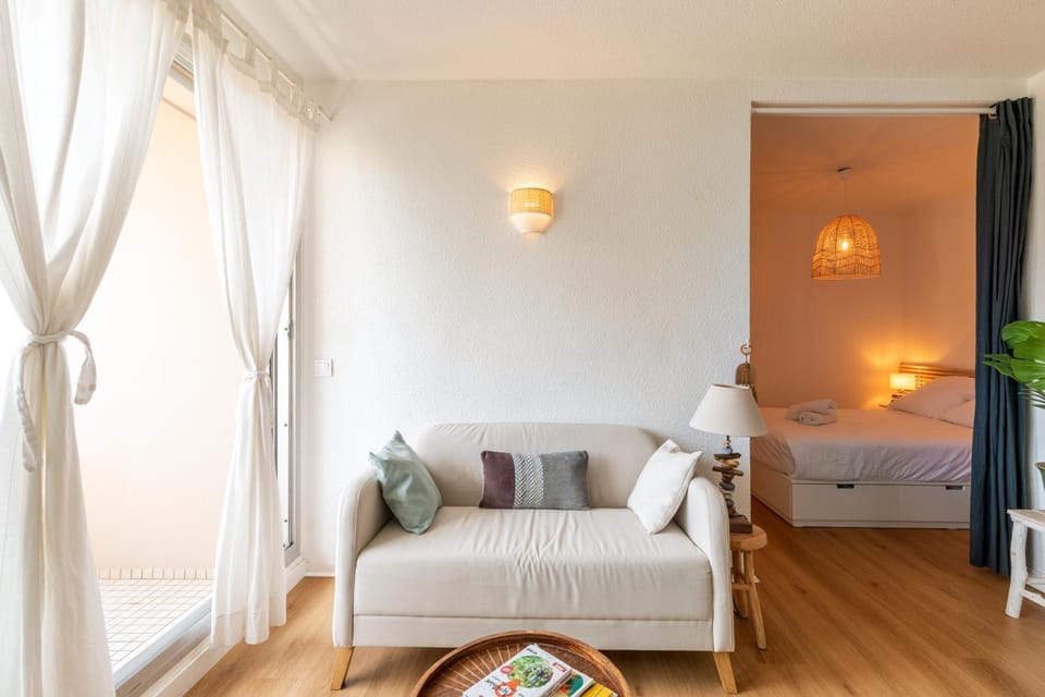 Living room, Seating area, Bedroom