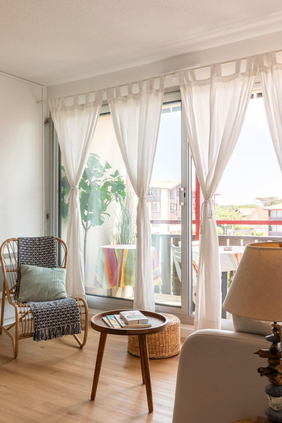View (from property/room), Balcony/Terrace, Living room