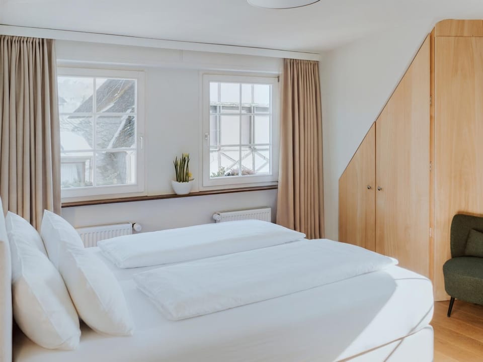 Bedroom, wardrobe