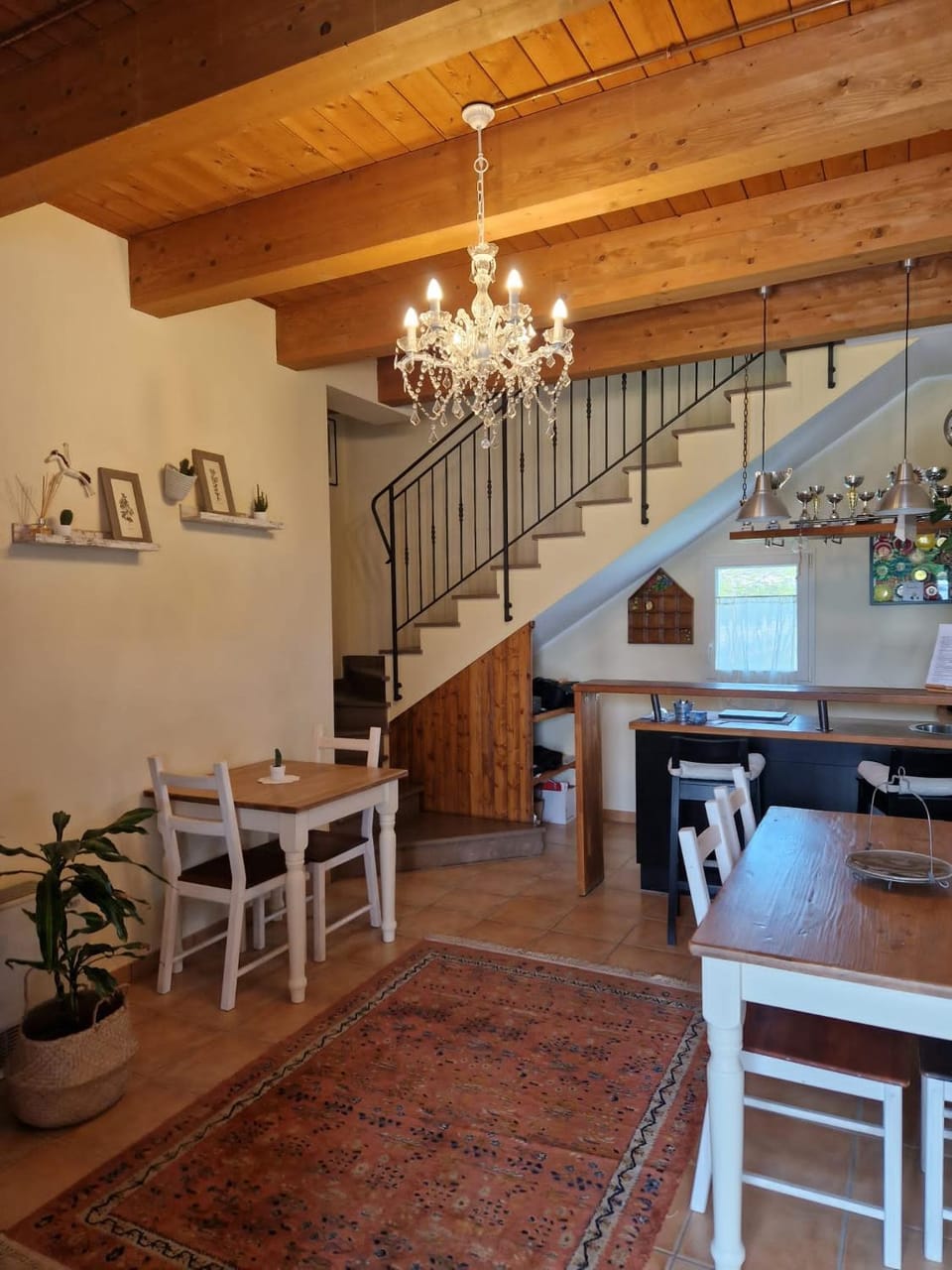Living room, Seating area, Breakfast