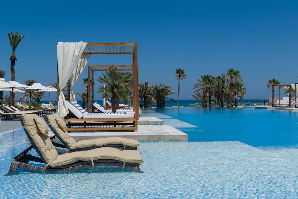 Sea view, Swimming pool, Swimming pool, sunbed