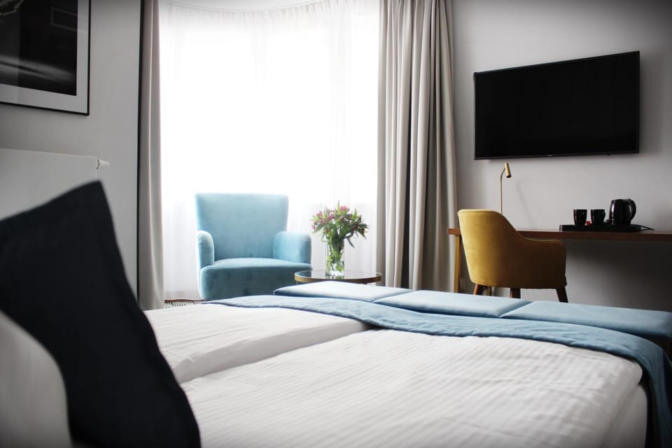 Bed, TV and multimedia, Guests