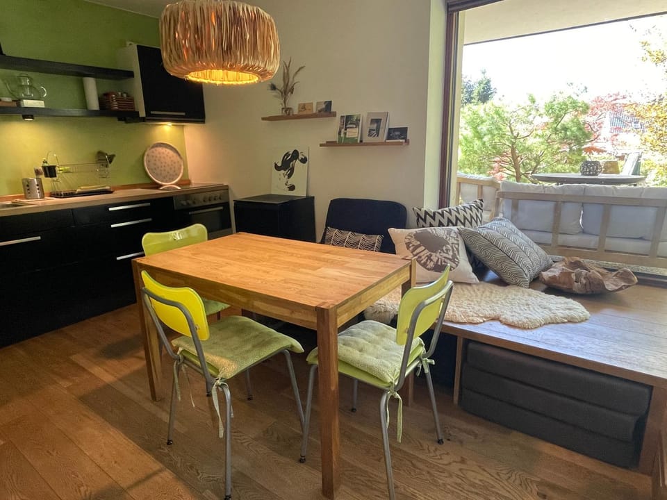 Dining area, kitchen