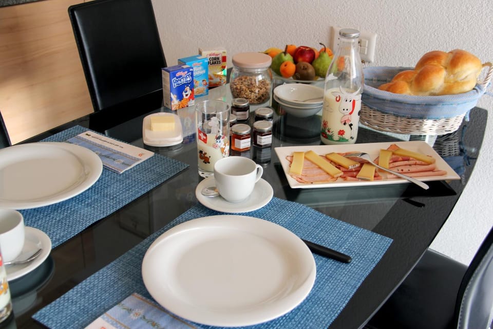 Dining area, Breakfast, Continental breakfast