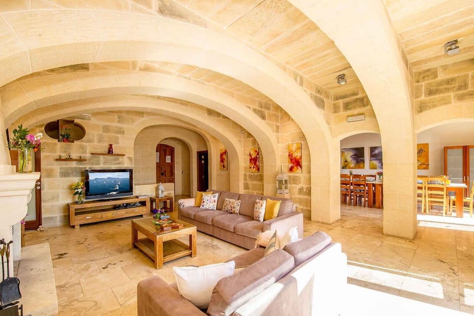 Communal lounge/ TV room, Living room