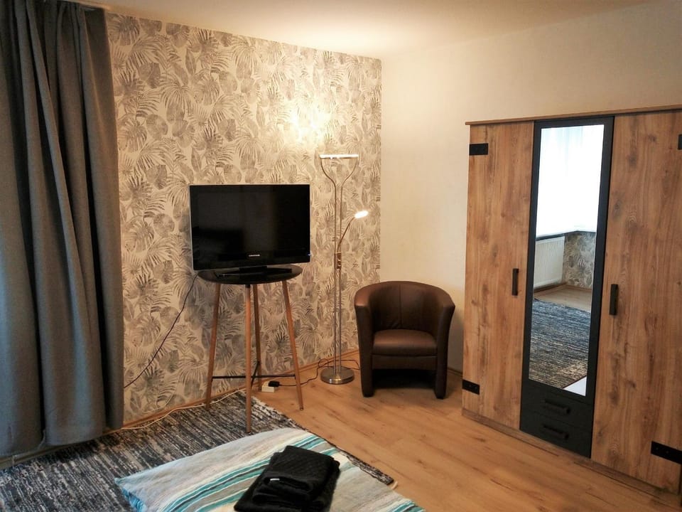 Photo of the whole room, Bedroom