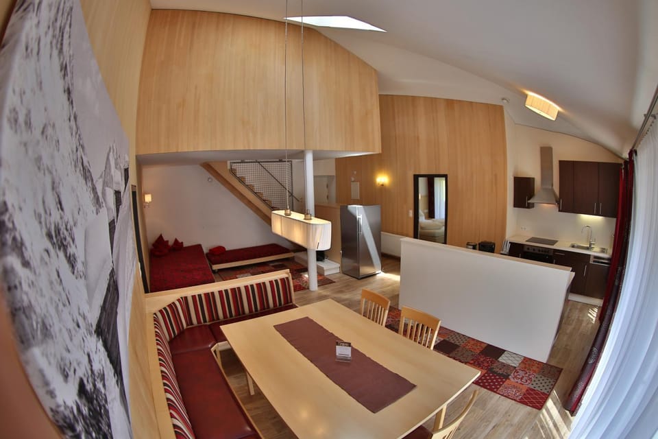 Kitchen or kitchenette, Living room