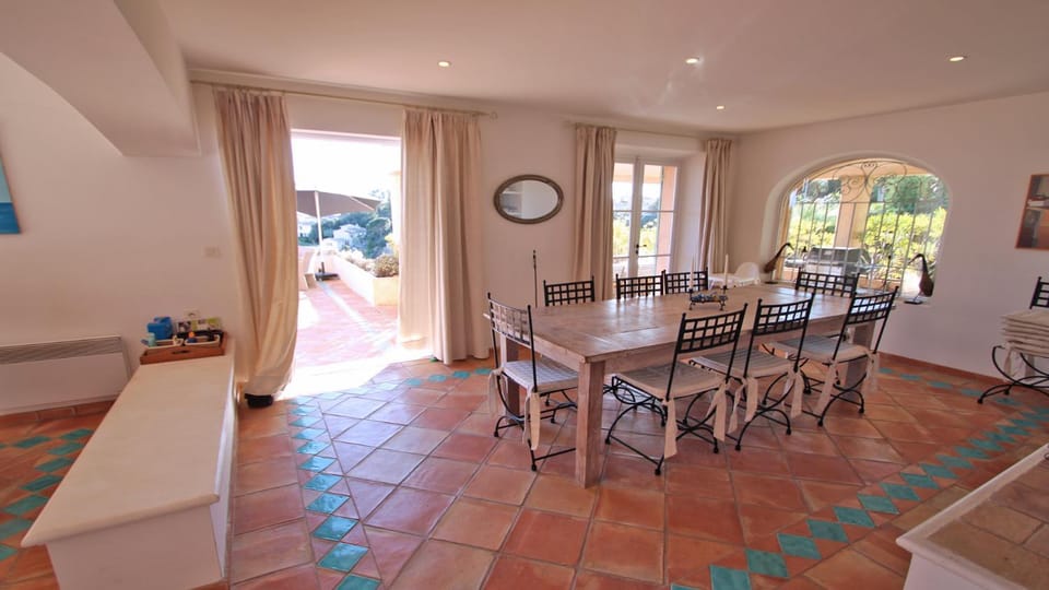 Dining area, Family